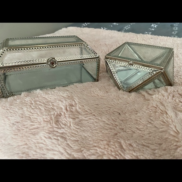 Glass Mirror Decor - Picture 1 of 3